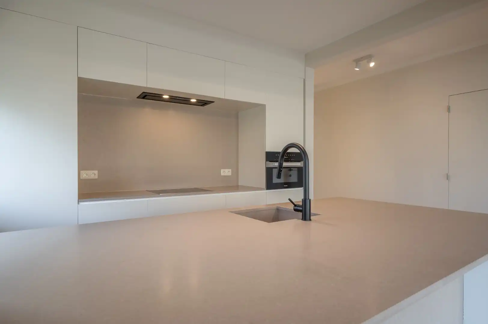 Prachtig lichtrijk hoekappartement te koop in de residentie Tarragonna te Duinbergen, vlak aan Park 58. foto 7