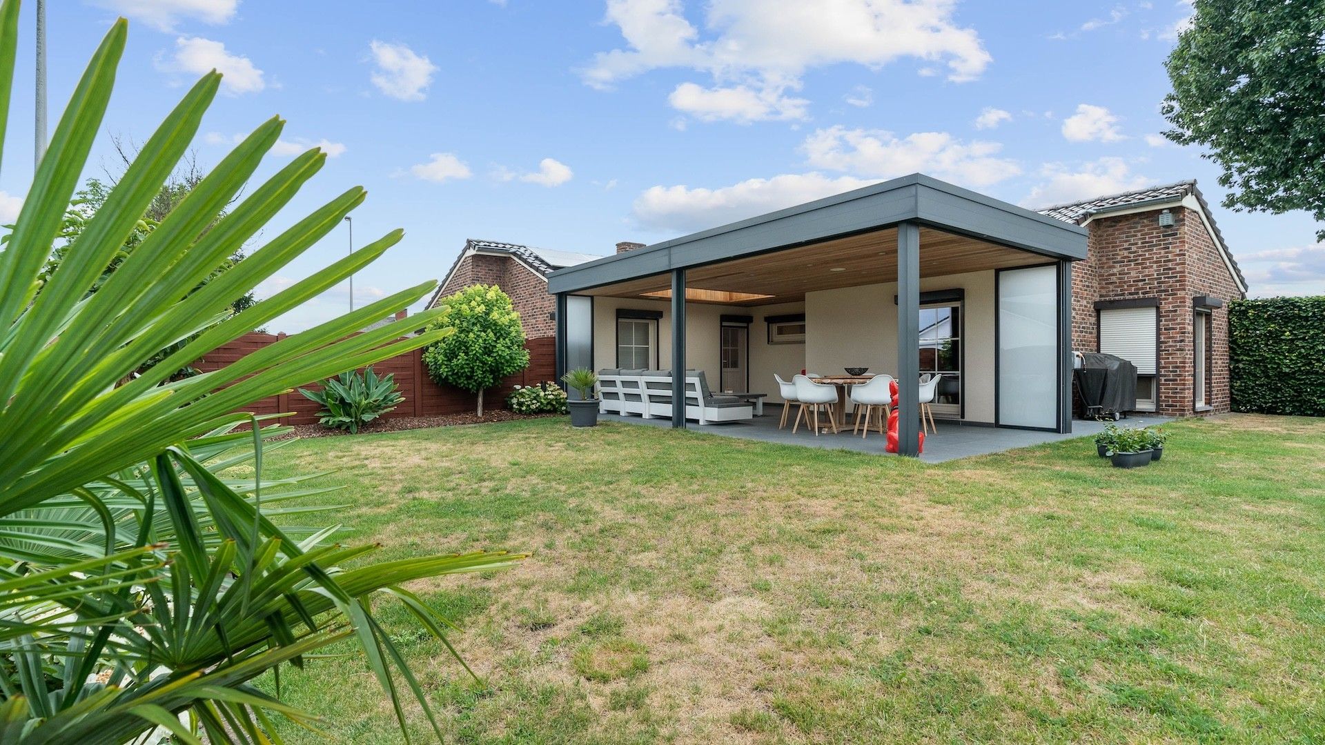 Onderhoudsvriendelijke en gelijkvloerse woning met zwembad foto 24