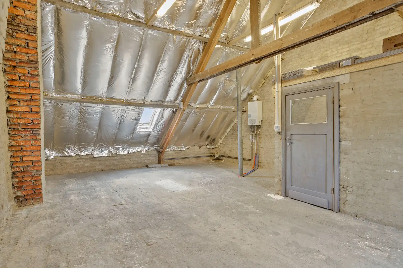 Zeer ruime gerenoveerde woning met 3 à 4 slaapkamers en garage! foto 16