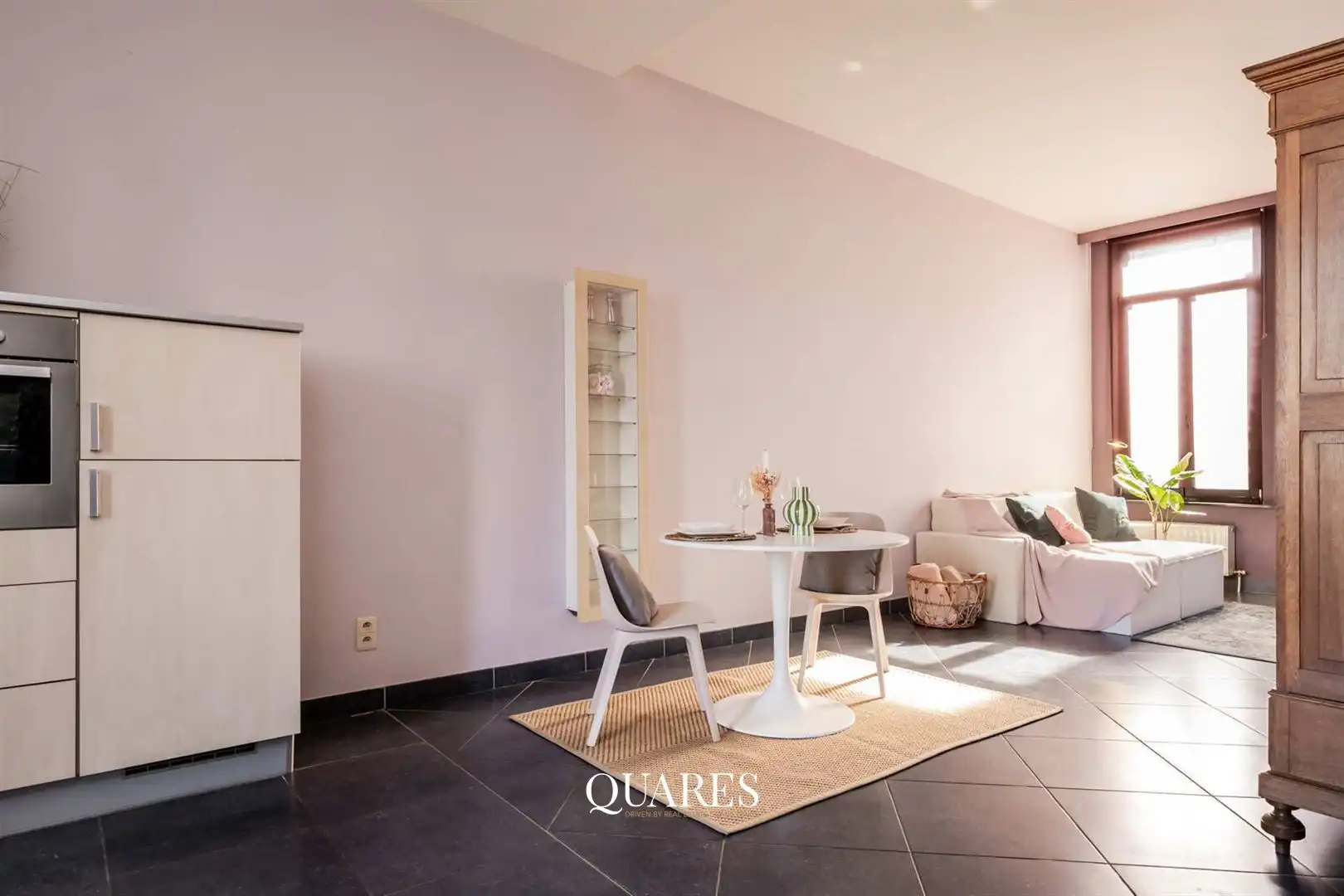 Instapklaar app. met terras in historisch centrum foto 6