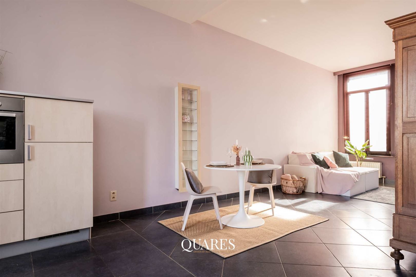 Instapklaar app. met terras in historisch centrum foto 6