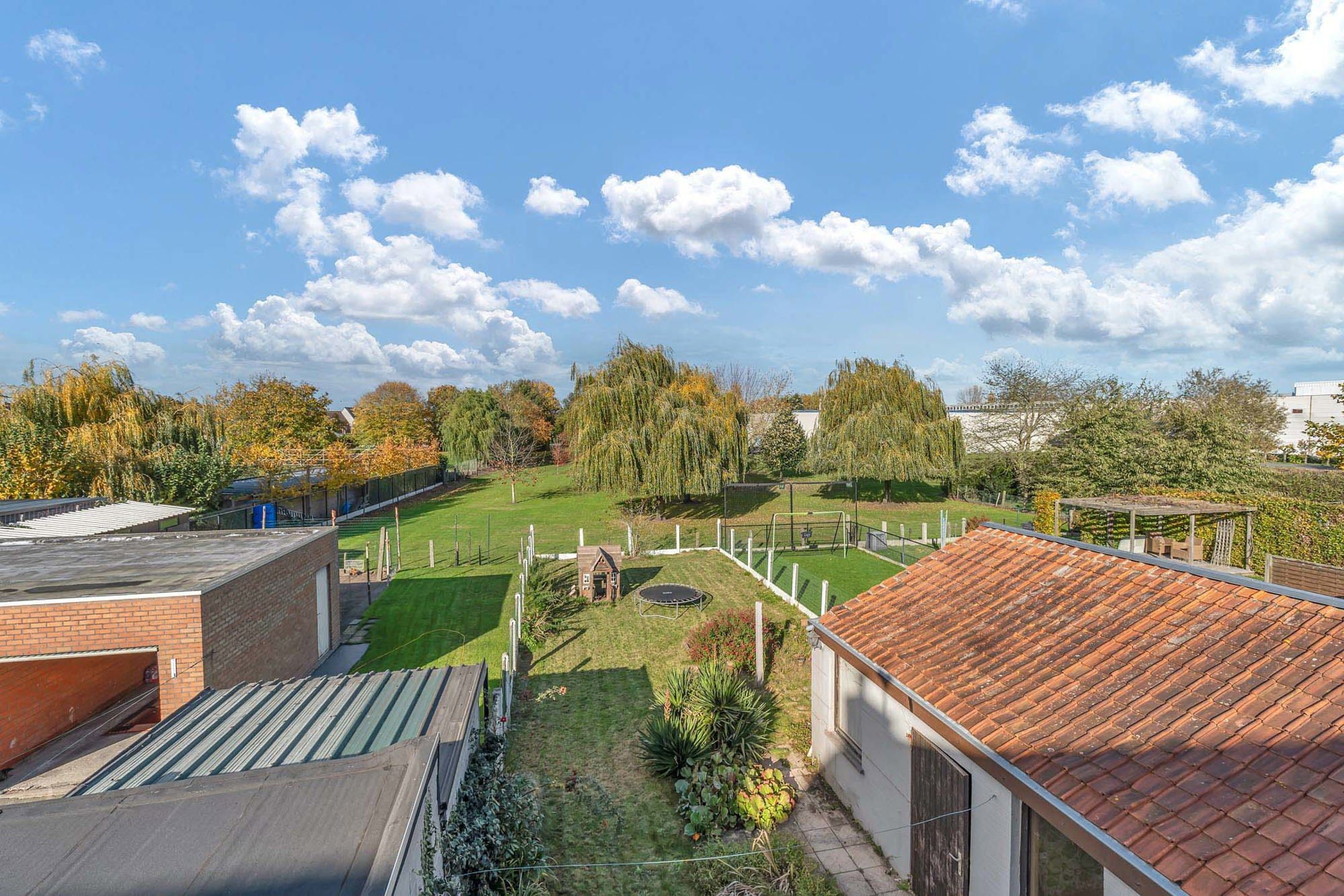 Ruime rijwoning met garage nabij centrum Deinze foto 15