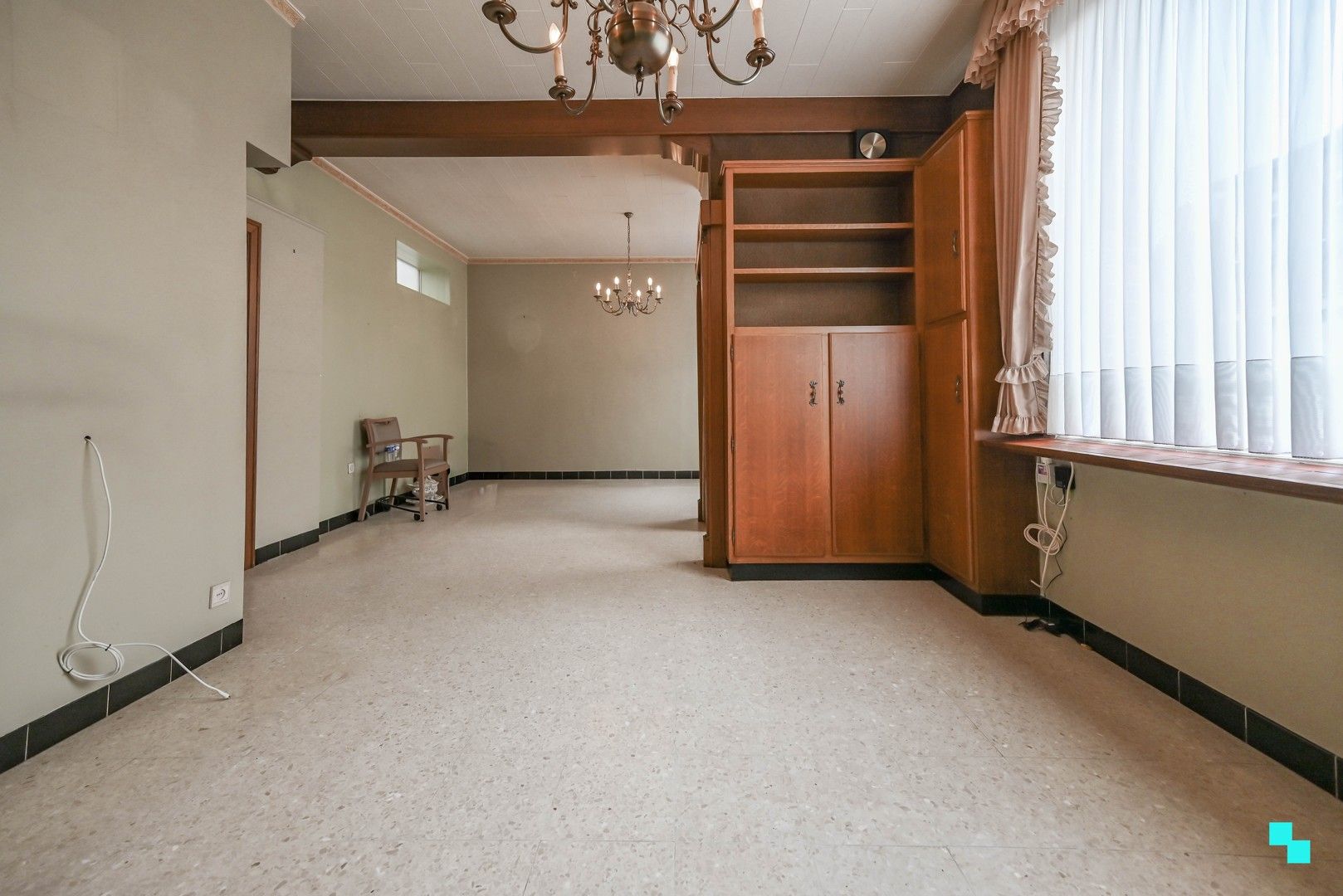 Knusse rijwoning nabij centrum Izegem foto 5