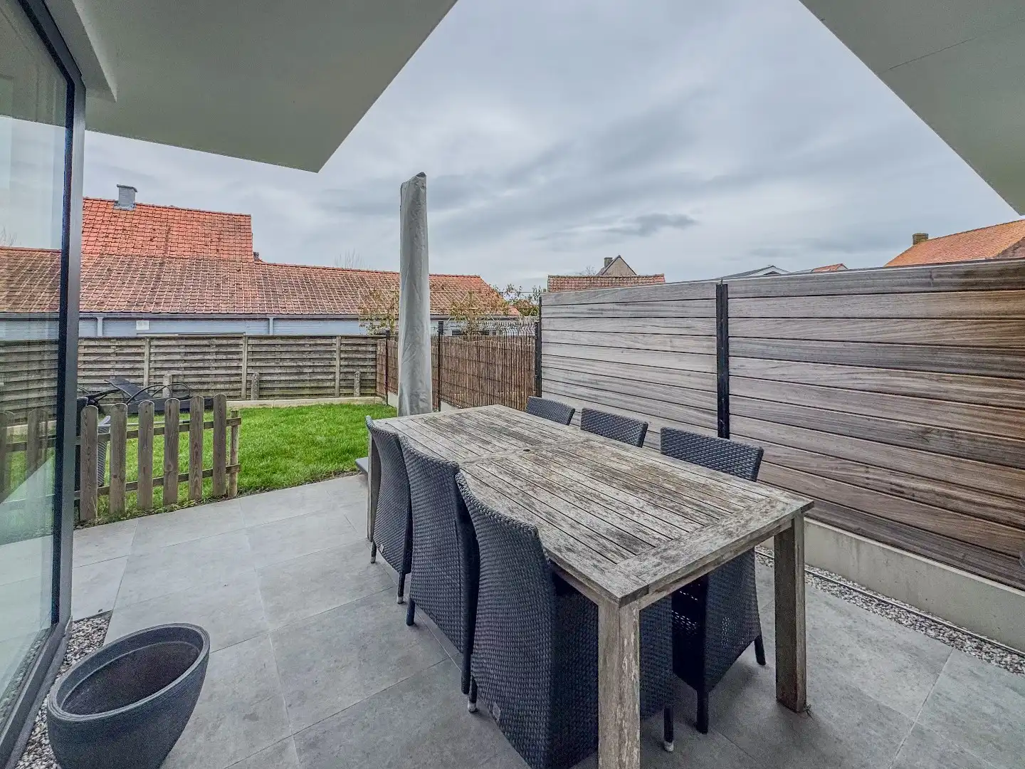 Nieuwbouwwoning met 3 ruime slaapkamers en tuin. foto 24