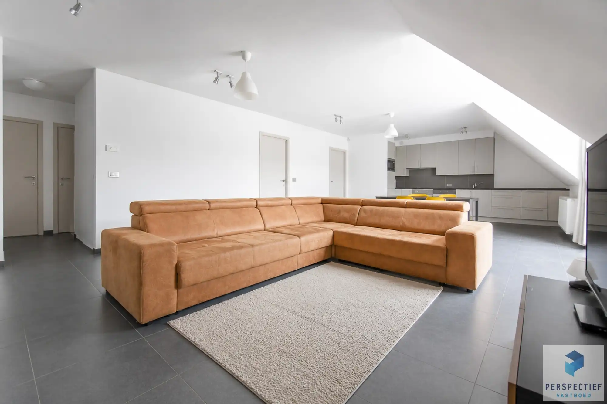 Ruim en modern woonappartement (bouwjaar 2020) met 2 slaapkamers en terras. foto 3