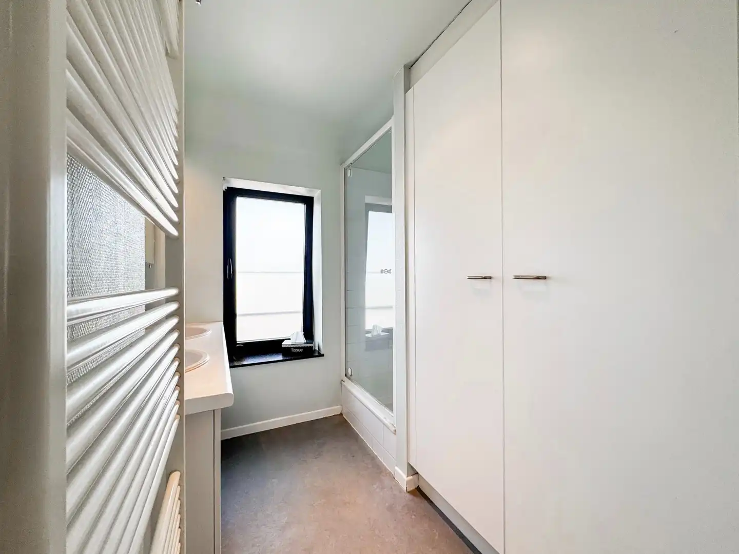 Zeer ruim duplexappartement met 2 slaapkamers en grote zolder foto 14