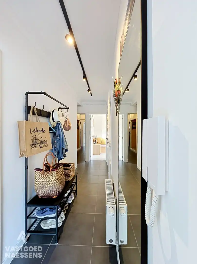 LICHTRIJK HOEKAPPARTEMENT MET 3 SLPK VLAKBIJ ZEE foto 4