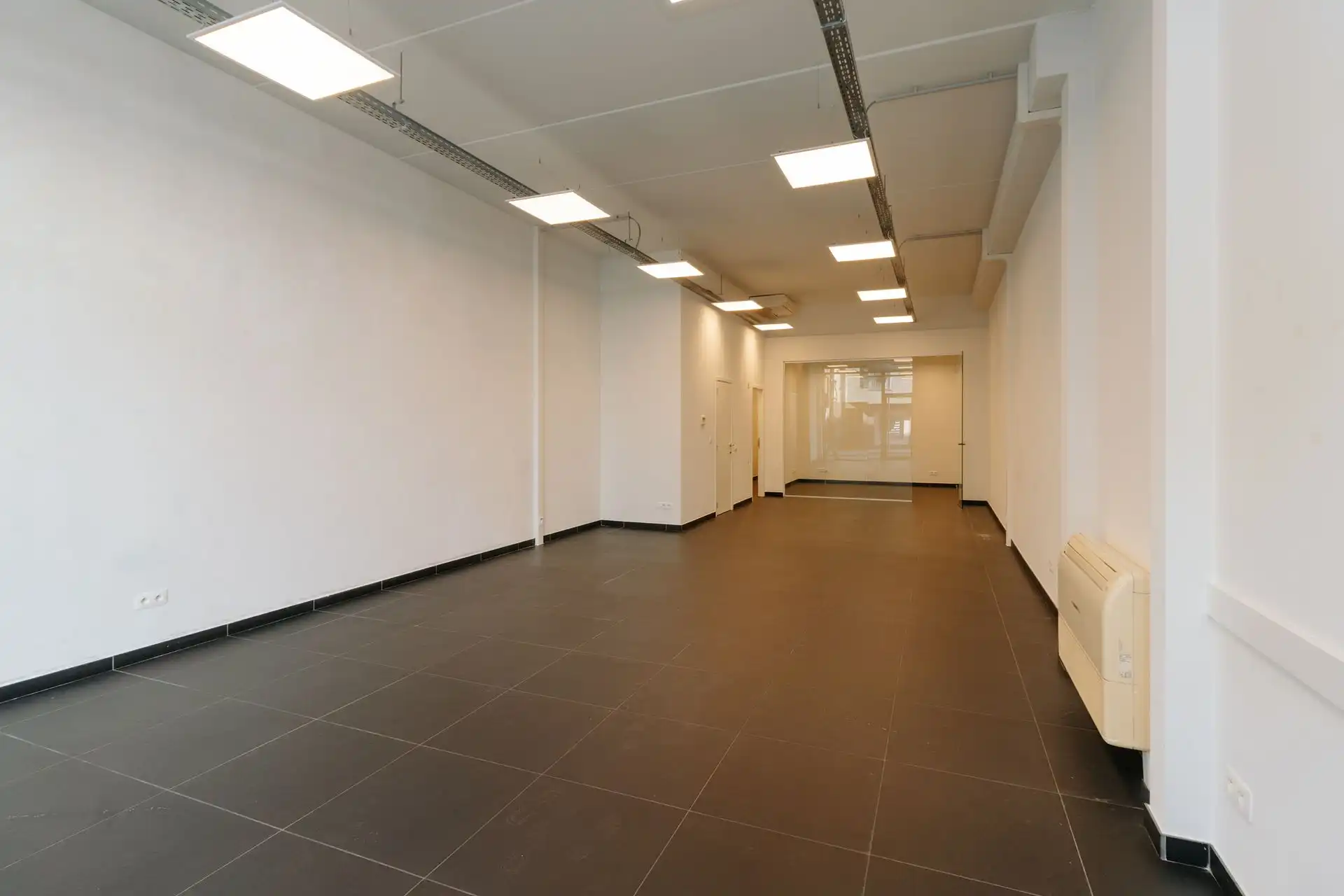 Handelspand met maximale zichtbaarheid in centrum Wilrijk foto 4