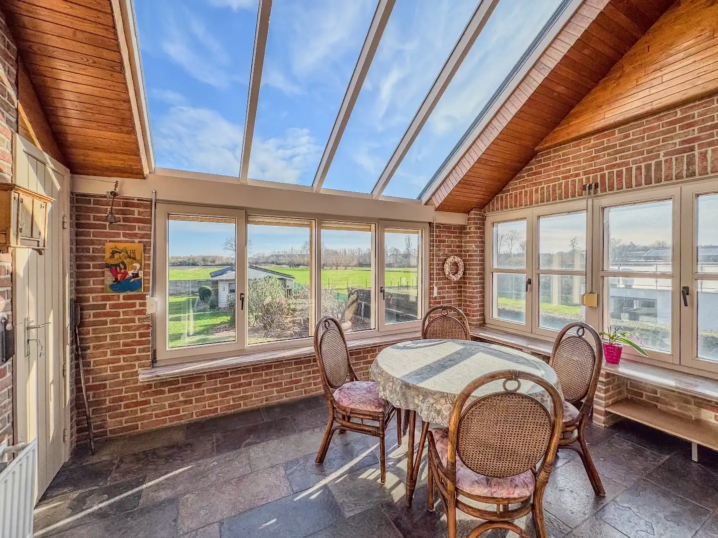 Ruime villa met 3 slaapkamers, ruime garage en tuin. foto 11