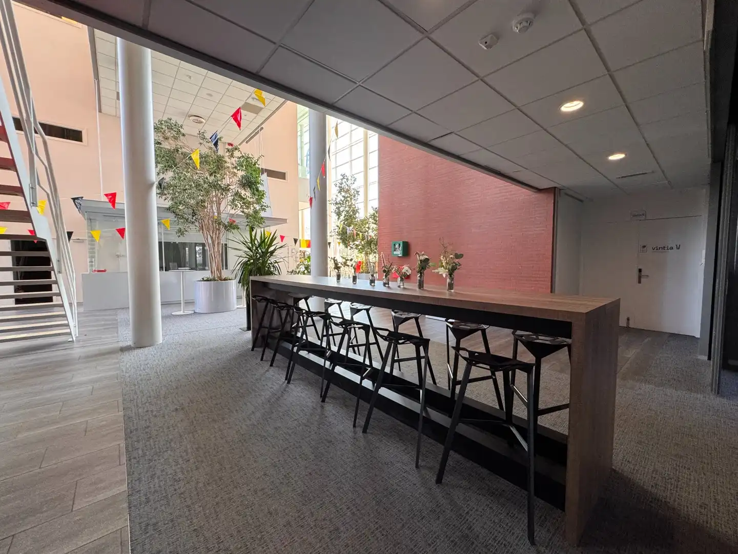Instapklare kantoorruimte van 705 m² in Ieper foto 7