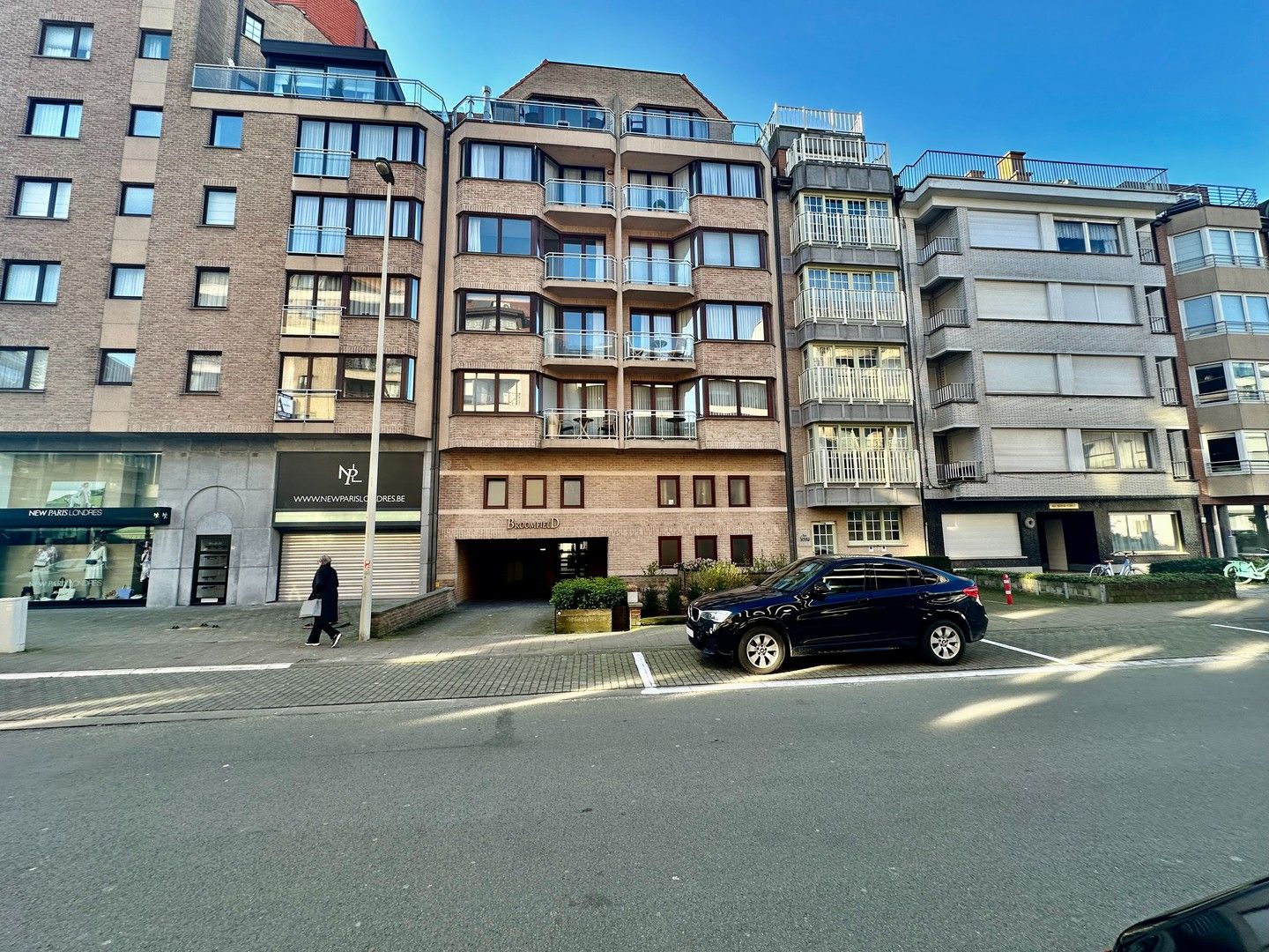 Te huur: autostaanplaats gelegen vlakbij de zee en de Lippenslaan. foto {{pictureIndex}}