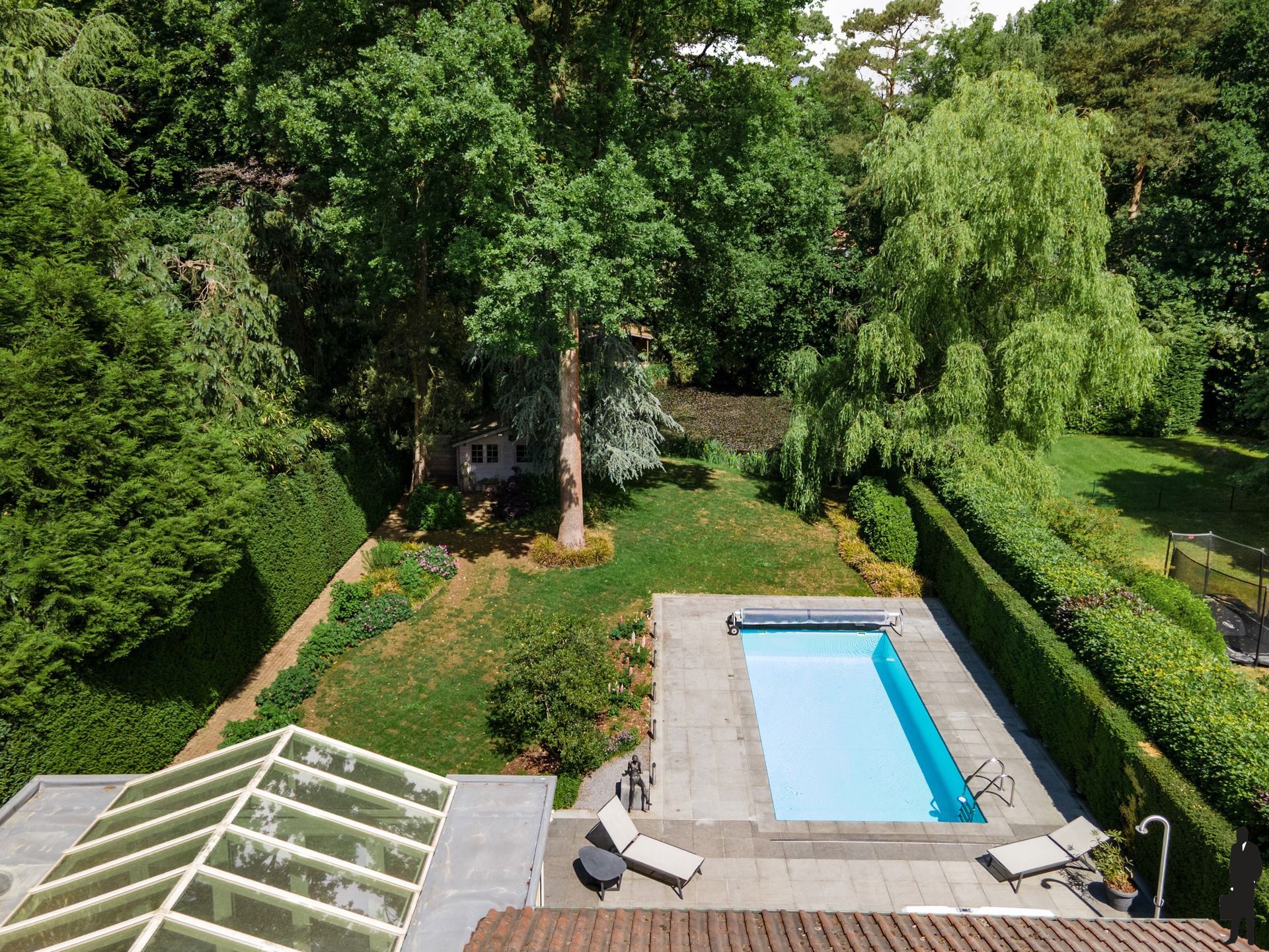 Stijlvol gerenoveerde villa met schitterende tuin en verwarmd zwembad foto 3