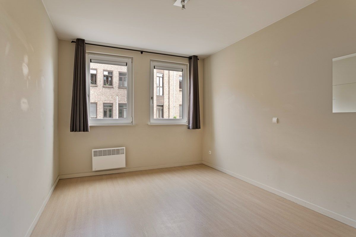 Modern en instapklaar appartement met 2 slaapkamers in hartje Kortrijk foto 9