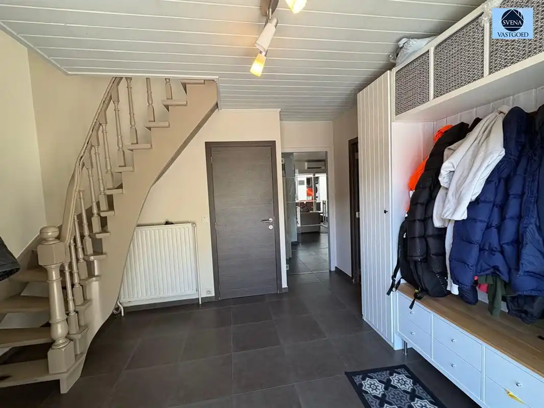 HOB MET 3 KAMERS, TUIN EN GARAGE foto 2