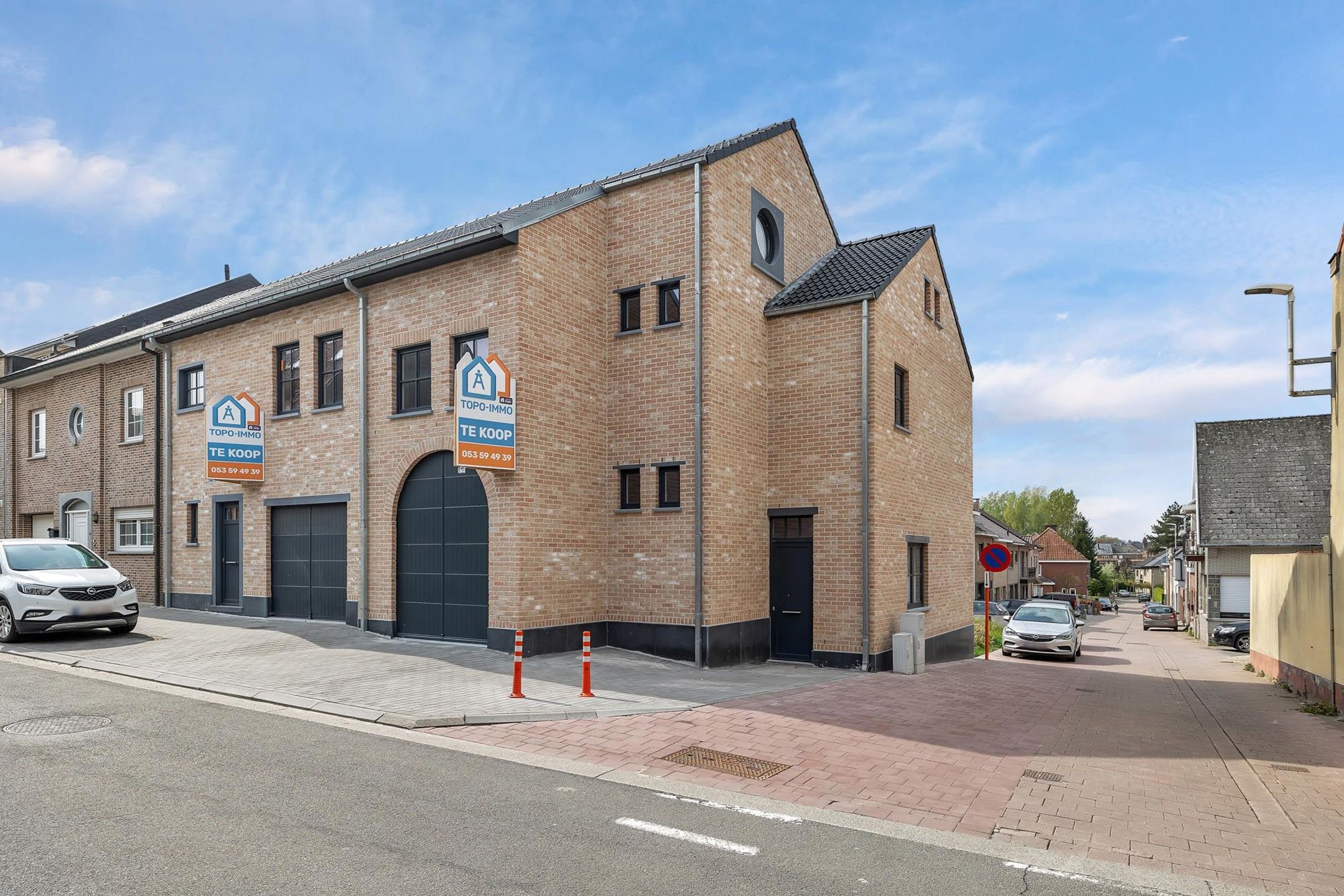 Halfopen bebouwing met drie slaapkamers en garage foto 3