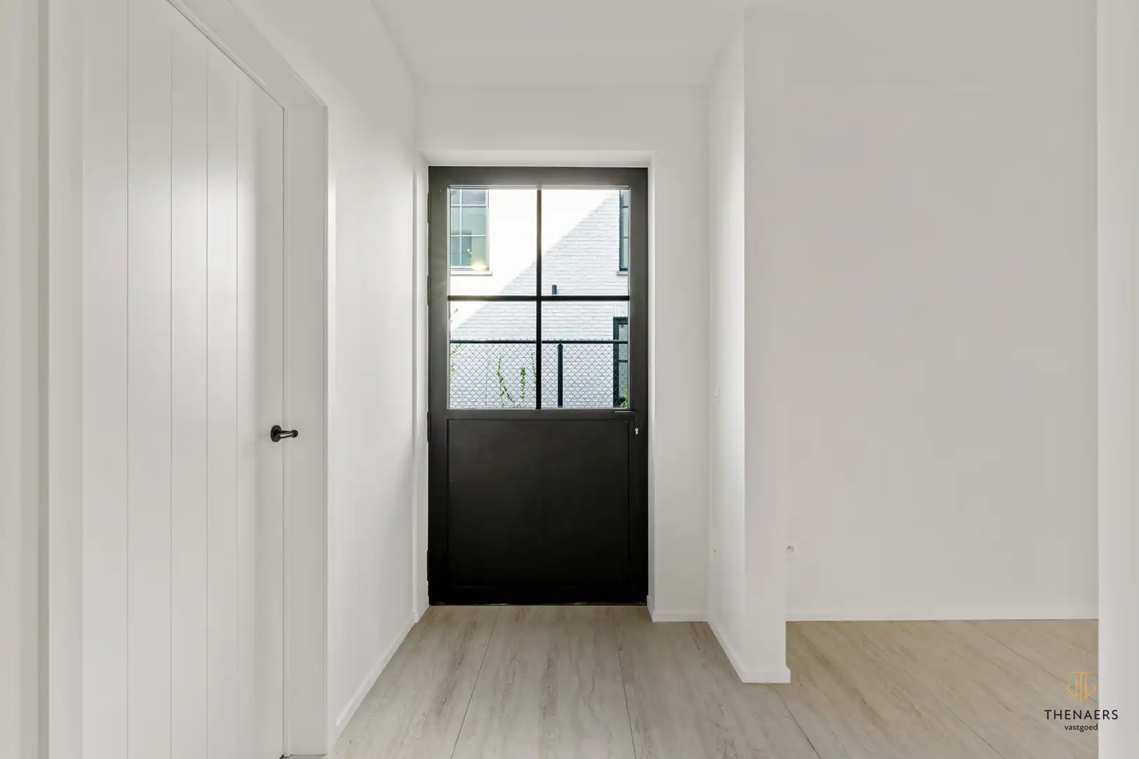 LOT 5 - Instapklare "luxe" en "energiezuinige" nieuwbouwwoning met 4 slaapkamers en 2 badkamers. foto 11