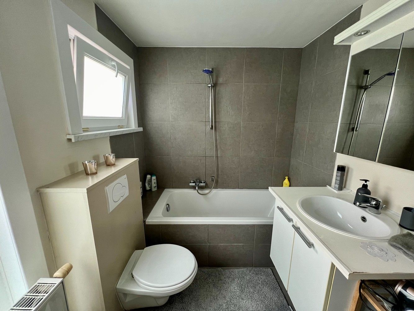 Gerenoveerde woning met prachtig uitzicht te huur! foto 6