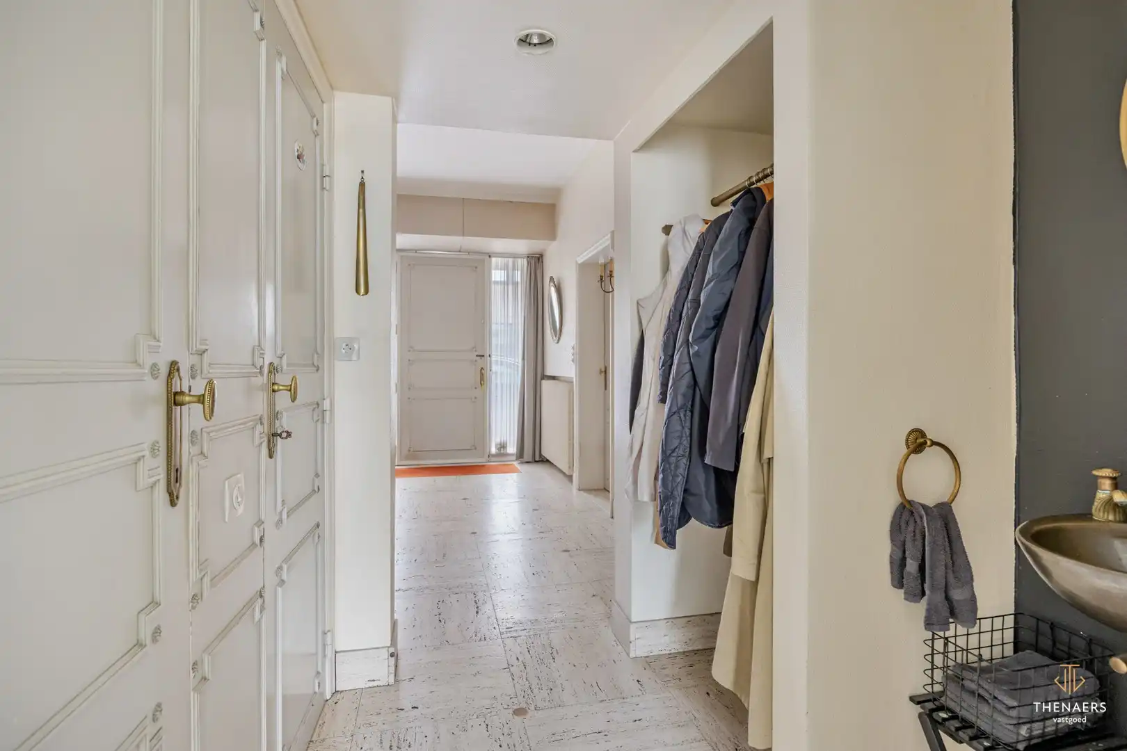 Statige woning met uitzonderlijk veel ruimte, karakter en mogelijkheden pal in het centrum van Sint-Truiden. foto 10