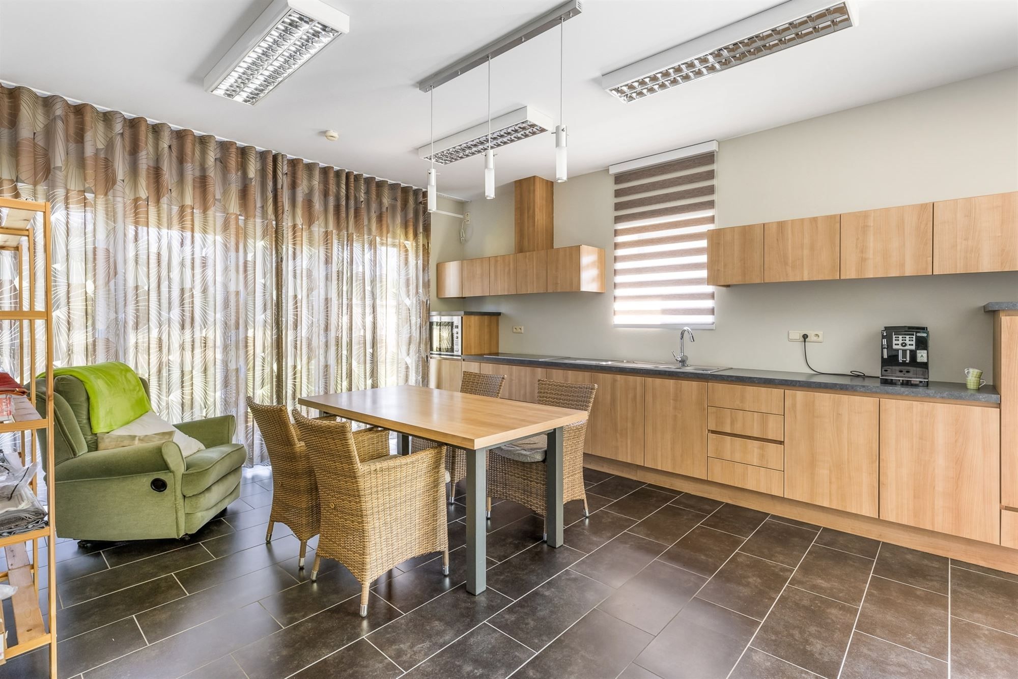 COMMERCIËLE RUIMTE + BIJHOREND APPARTEMENT MET 3 SLAAPKAMERS OP EEN PERCEEL VAN 1257M² TE LEOPOLDSBURG foto 10