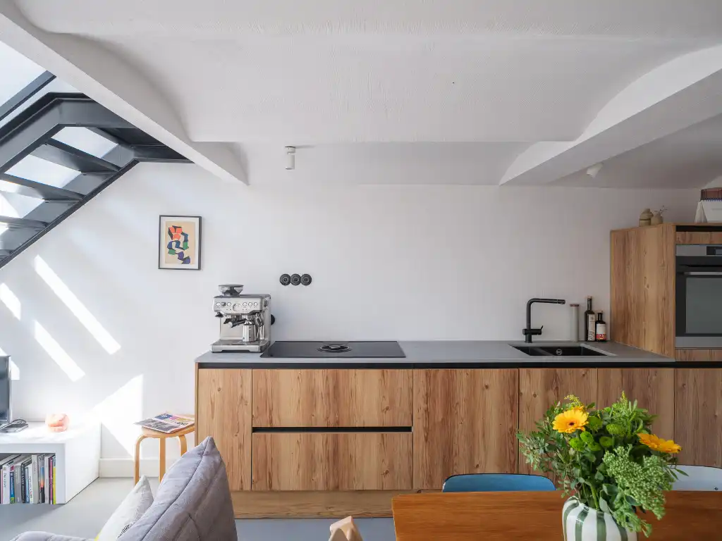 Karaktervolle burgerwoning die baadt in natuurlijk licht, met drie slaapkamers en een aangename buitenruimte op enkele stappen van het historische centrum. foto 3
