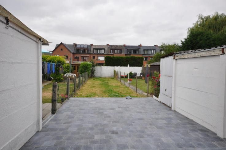 Ruime gesloten woning met 3 slaapkamers foto {{pictureIndex}}