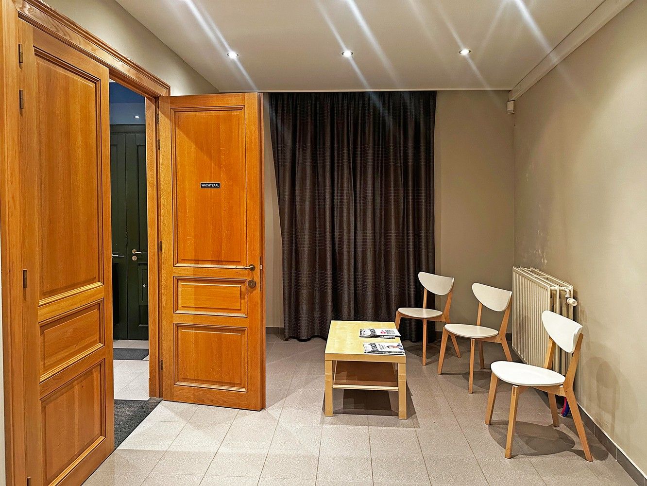 Opbrengsteigendom (praktijk + 2 appartementen) in Wijnegem centrum te koop! foto 26