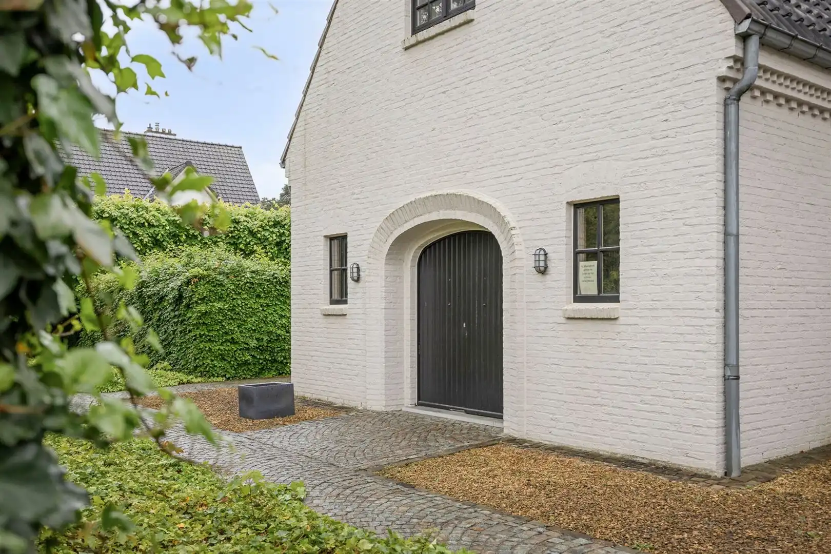 TE KOOP: Uitzonderlijke villa op een breed perceel van ca. 25 are in de Mosselerlaan te Genk! foto 4