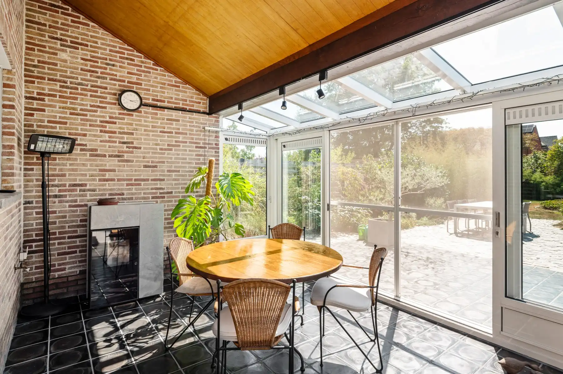 Ruime en lichtrijke villa in rustige, groene omgeving foto 20