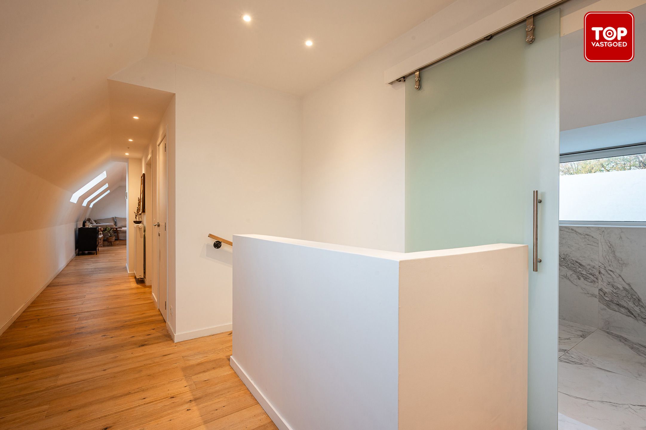 instapklare appartement met twee slaapkamers en terras foto 13