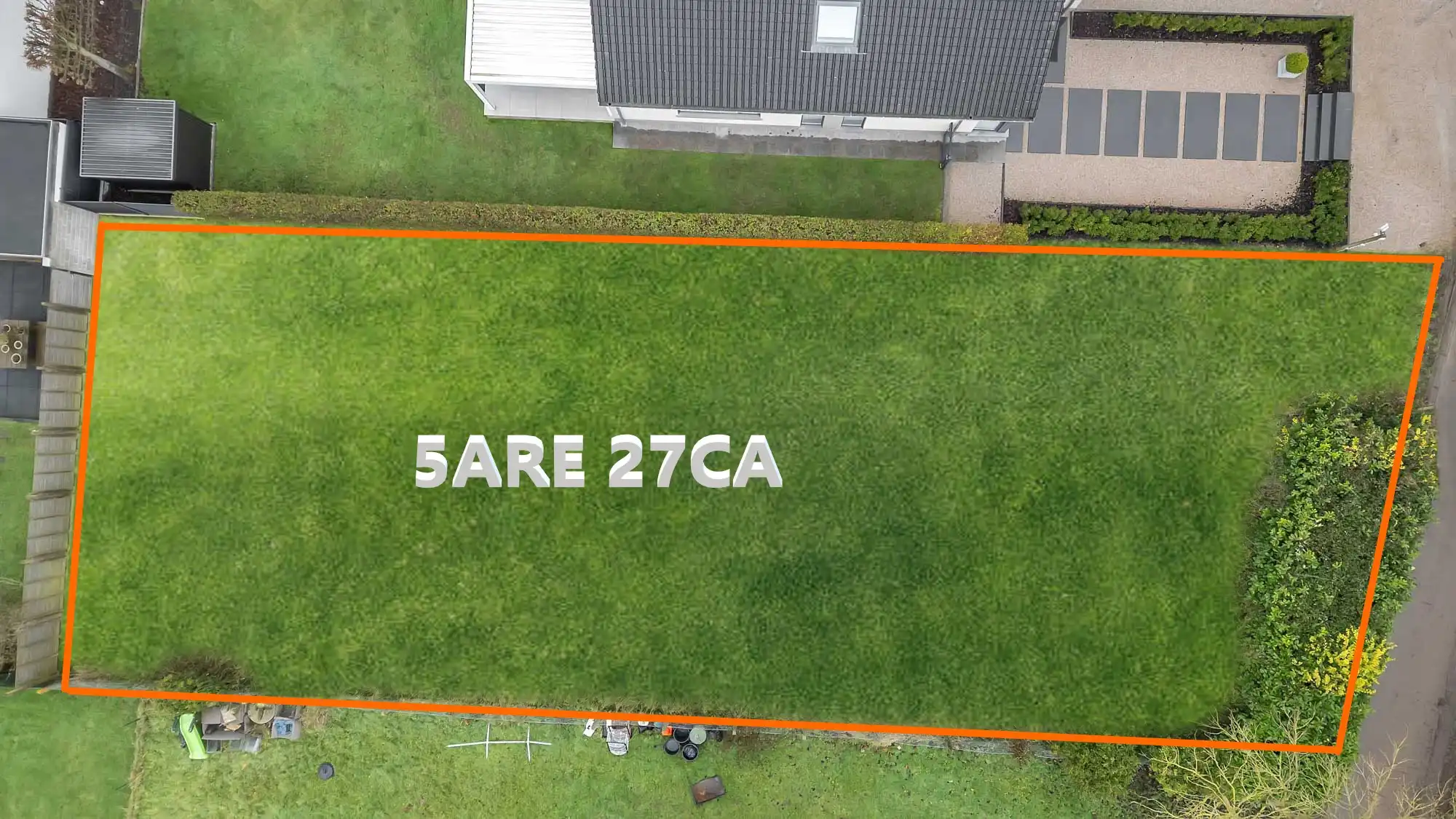Perceel bouwgrond voor open bebouwing op 5a 27ca foto {{pictureIndex}}