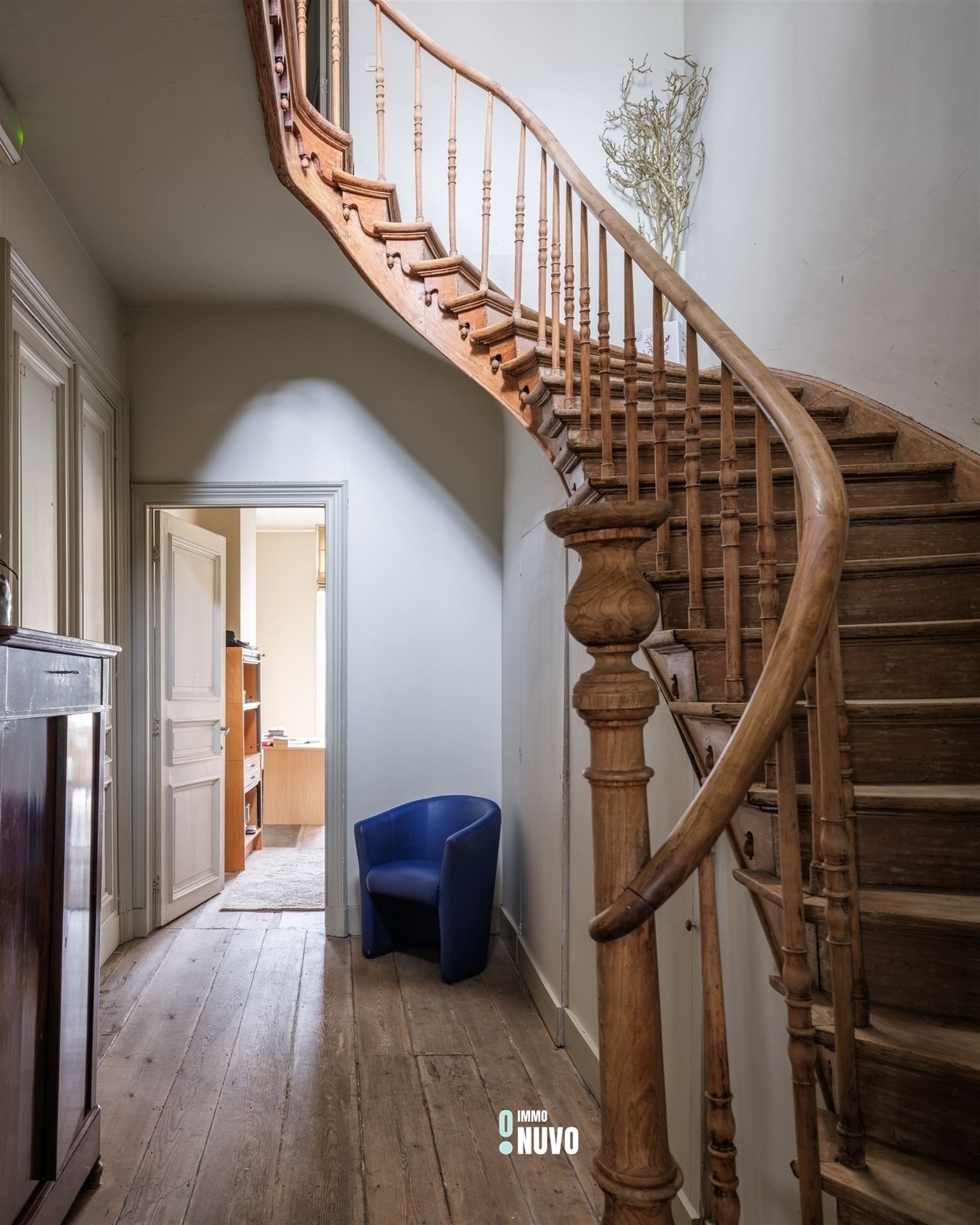 Exclusief herenhuis met handelspand op toplocatie te Aalst foto 11