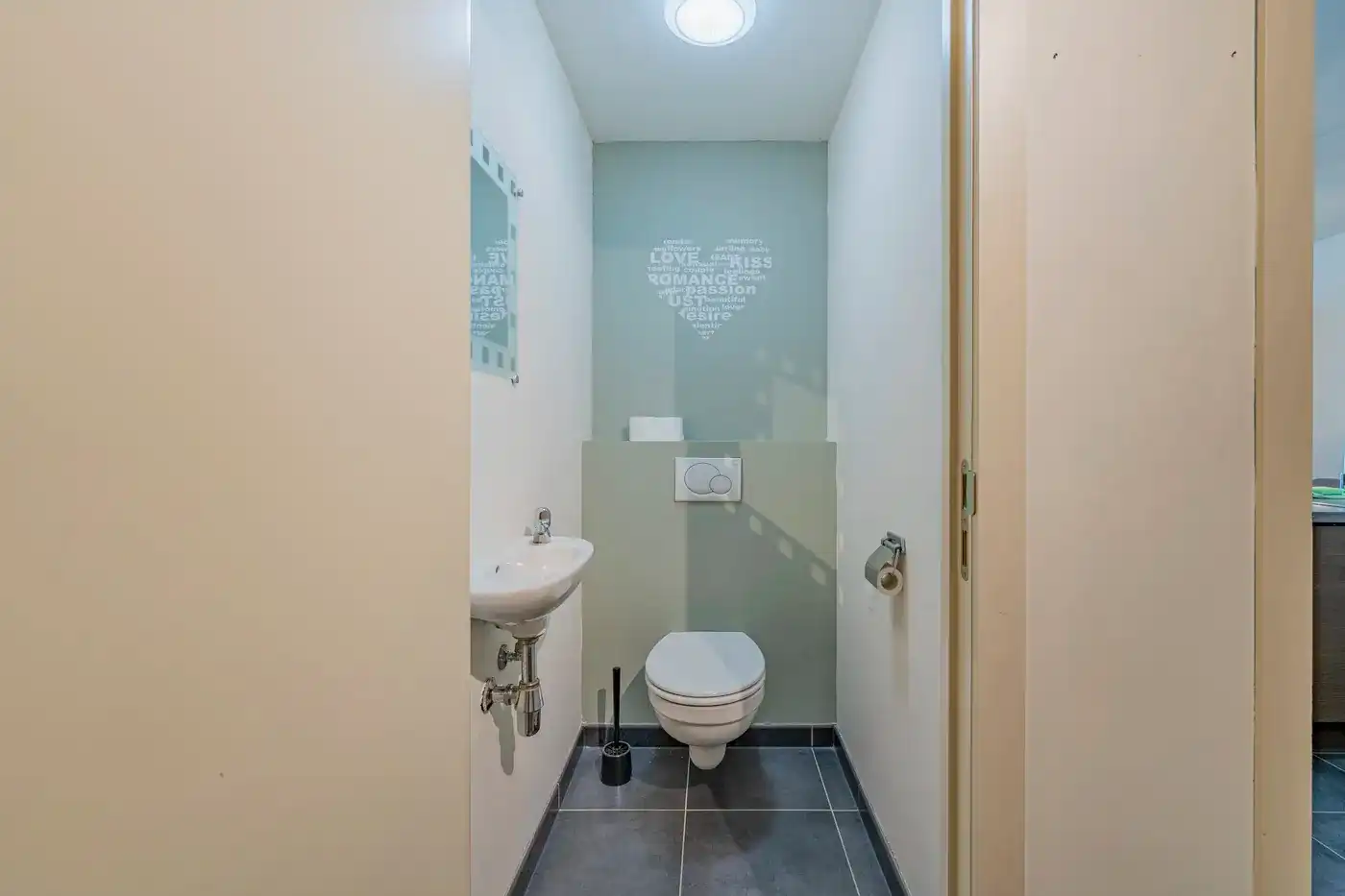 Lichtrijk 1-slaapkamerappartement met ruim terras te huur in Brugge foto 9