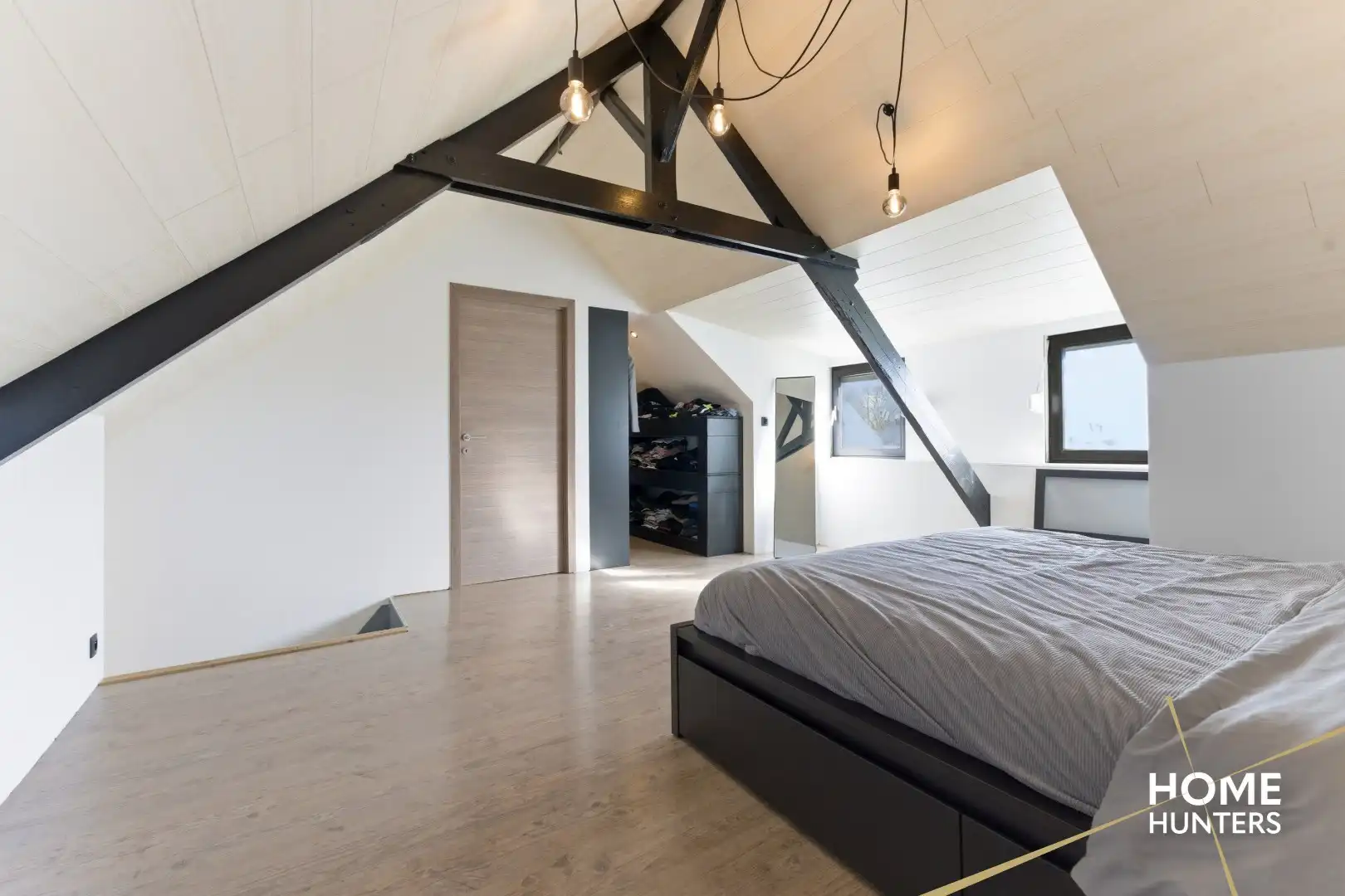 Rustig gelegen halfopen bebouwing met ruime tuin in Hooglede! foto 9