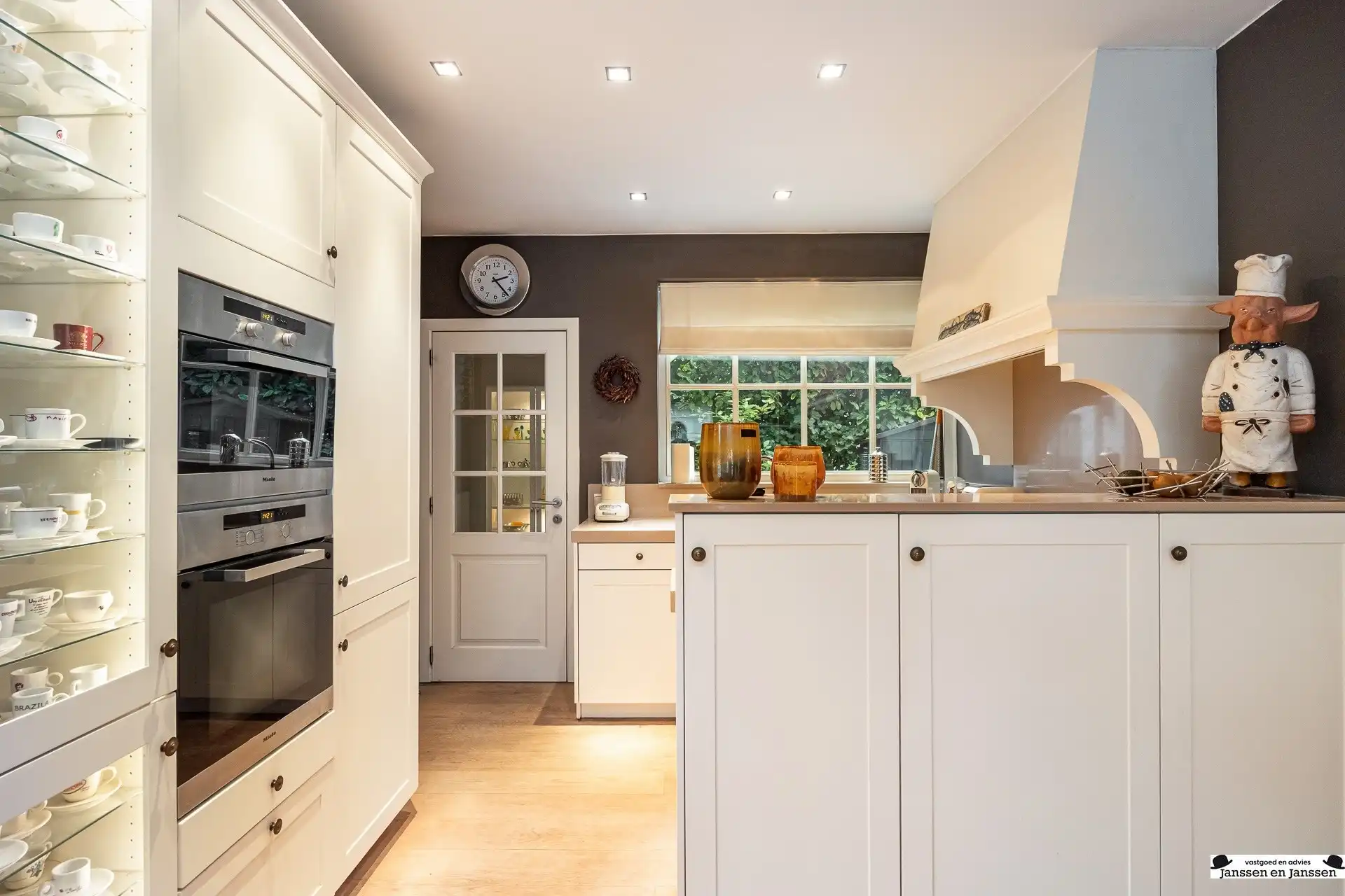 Charmante villa op toplocatie in hartje Ekeren foto 10