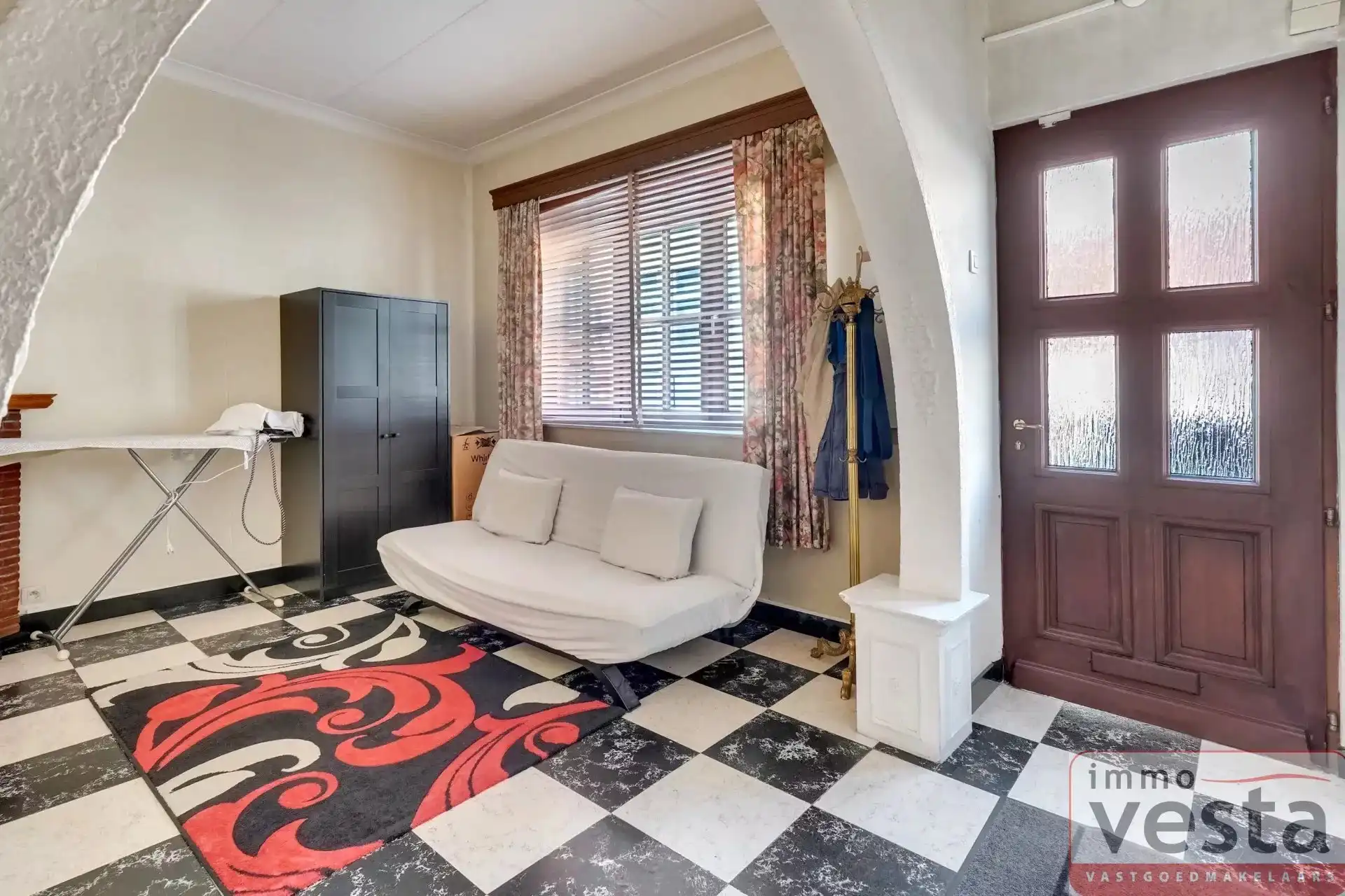 Ruime, te renoveren stadswoning met grote tuin foto 5