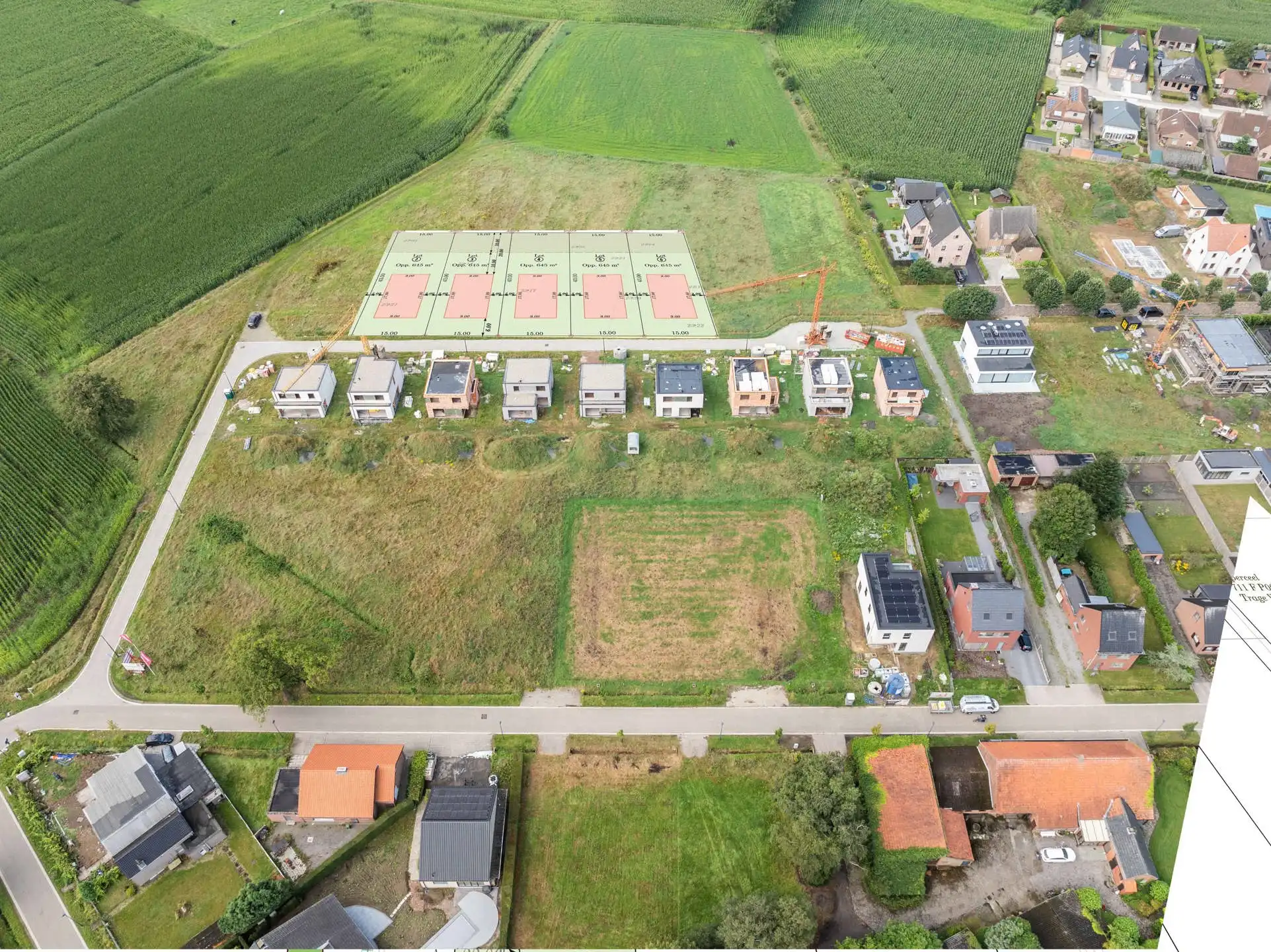 Bouwgrond voor open bebouwing op 645m² foto {{pictureIndex}}