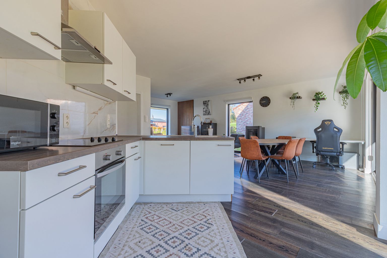 Charmante villa met 3 slpk, garage en zuidwest gelegen tuin foto 3