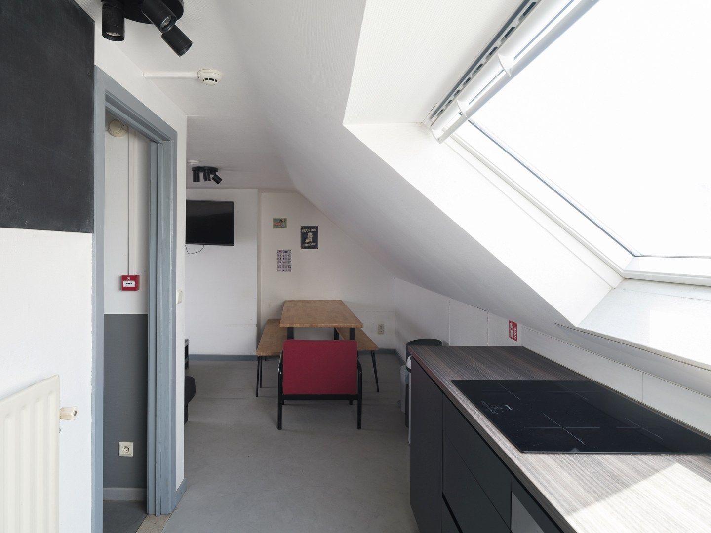 Uitstekende investeringskans met 10 studentenkamers en 4 studio's  in het hart van de studentenstad foto 31
