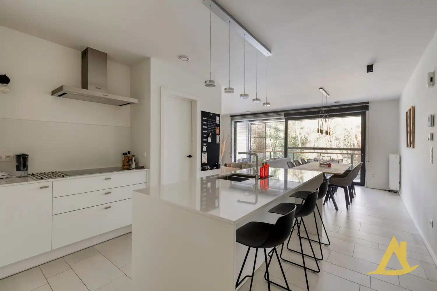 ENERGIEZUINIG APPARTEMENT MET AUTOSTAANPLAATS TE DIEST! foto 4