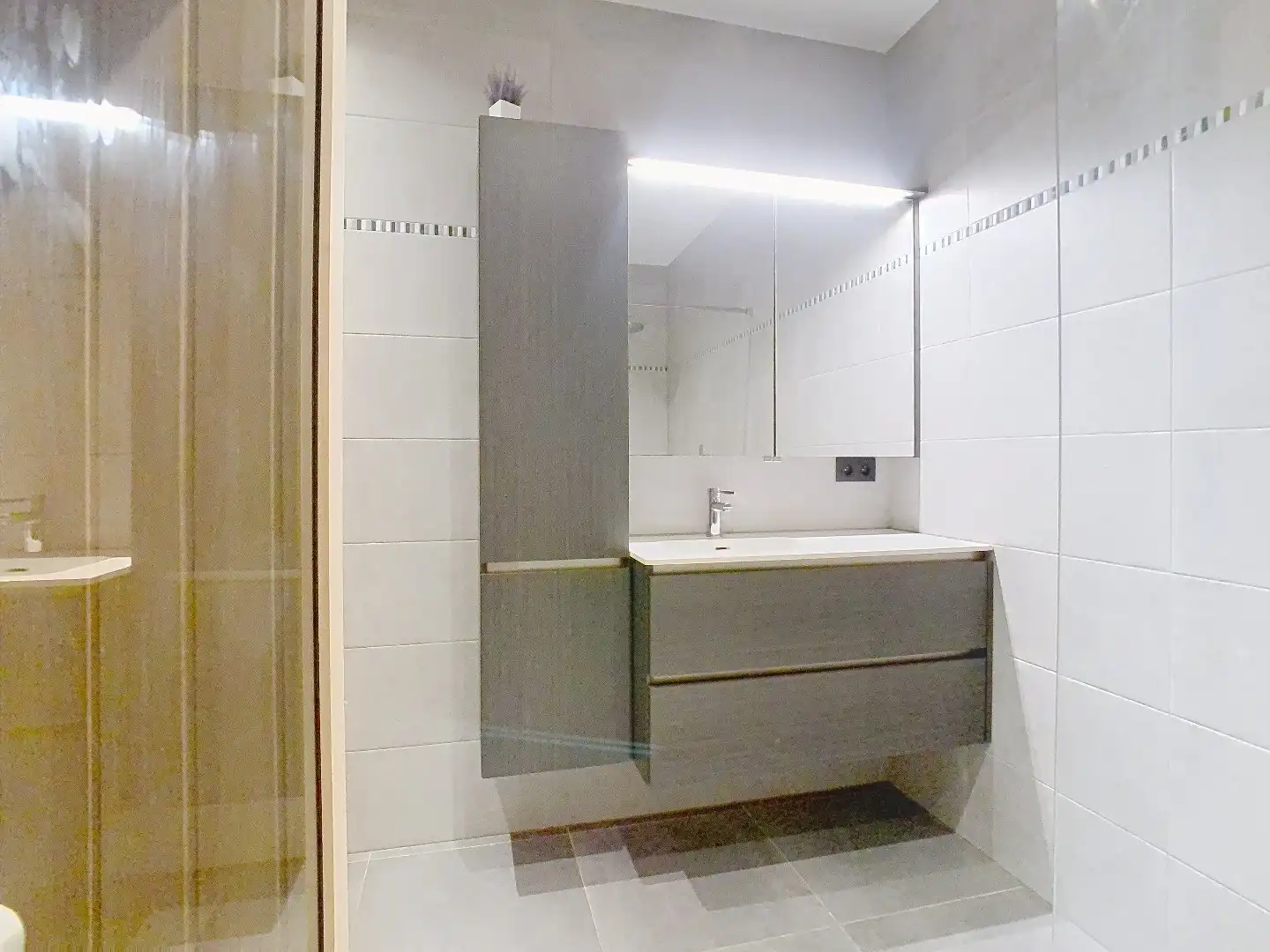 Recent gelijkvloers appartement met tuin, 2 slaapkamers en dressing foto 14