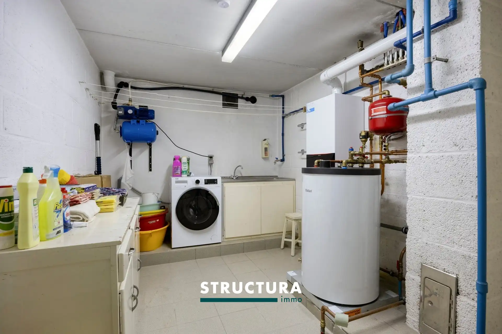 Karaktervolle en ruime villa met 4 slaapkamers en twee badkamers met sterke bouwkwaliteit op een uitstekende locatie foto 31