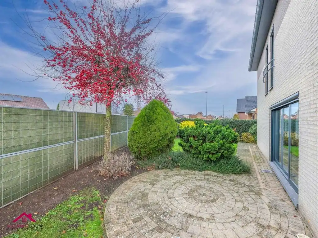 Ruime vrijstaande en instapklare woning in hedendaagse stijl foto 3