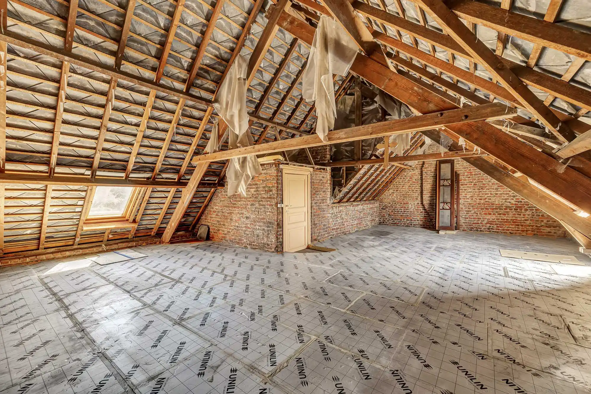 Te renoveren ruime handelswoning foto 20
