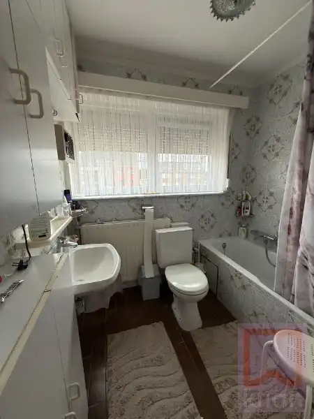 Ruime gezinswoning met 3 slaapkamers en zuidgerichte tuin op 722 m²! foto 14