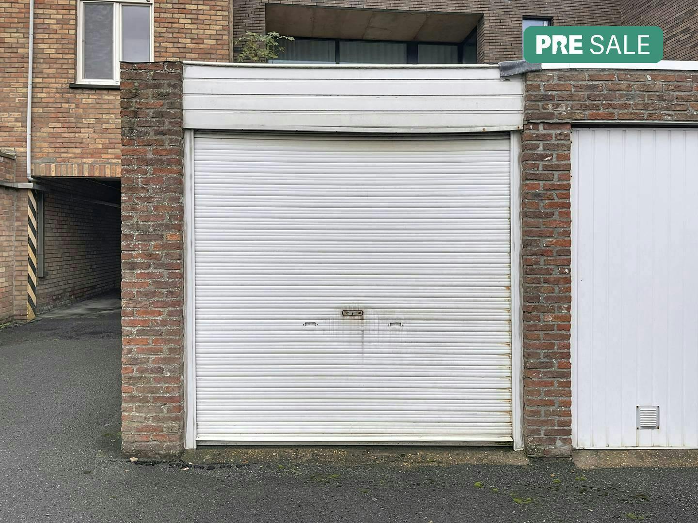 Garagebox te koop in Brugge centrum foto {{pictureIndex}}