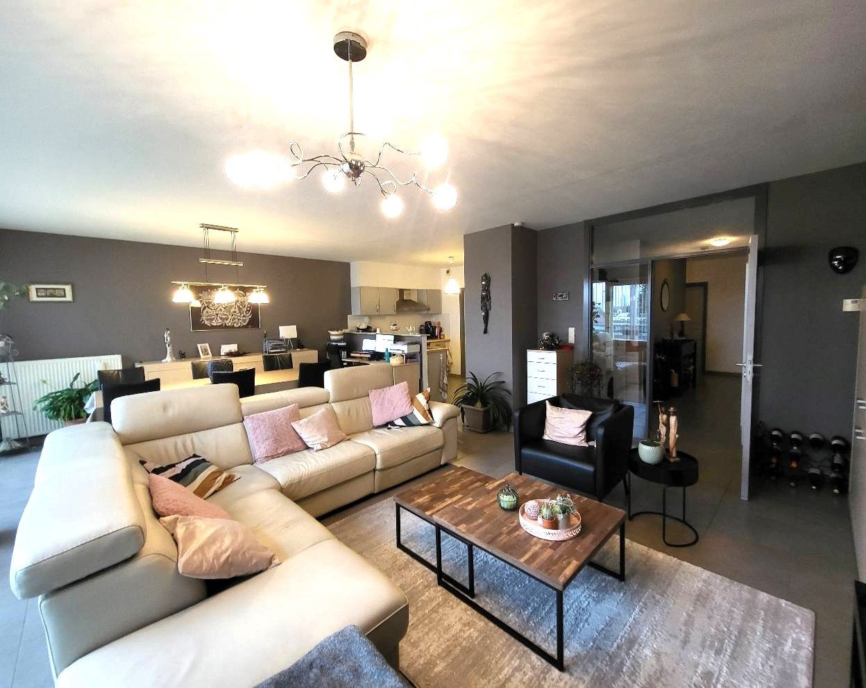 Schitterend appartement (3de verdieping) met ruim terras....buiten stadscentrum. foto 9