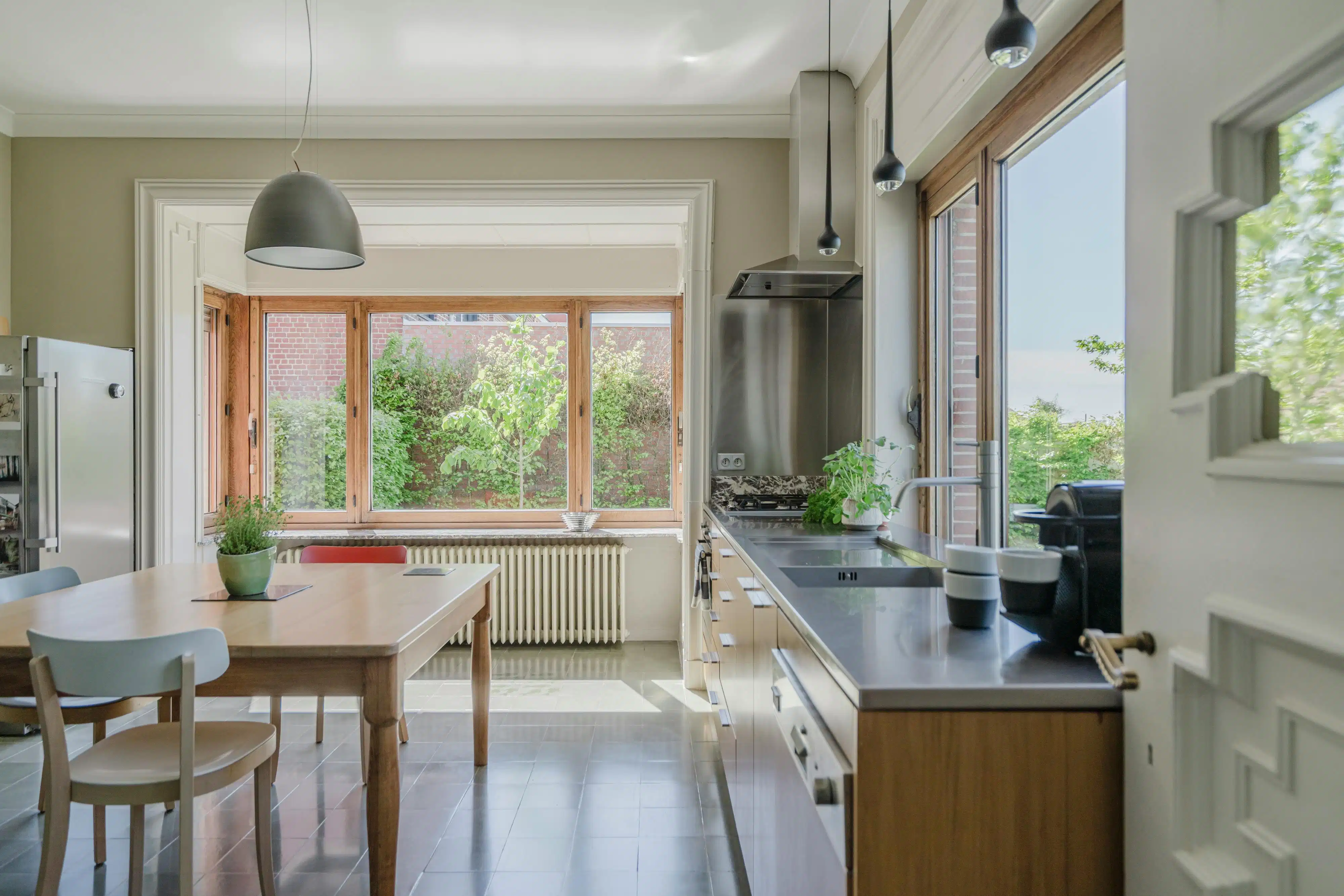 Karaktervolle burgerwoning met charmante tuin in Wevelgem foto 5