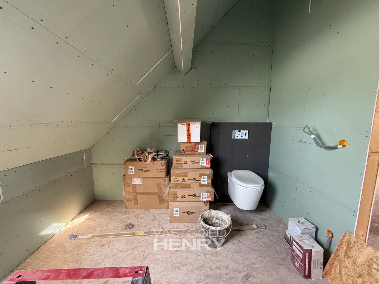 Verder af te werken vier slaapkamer woning met tuin en garage  foto 18