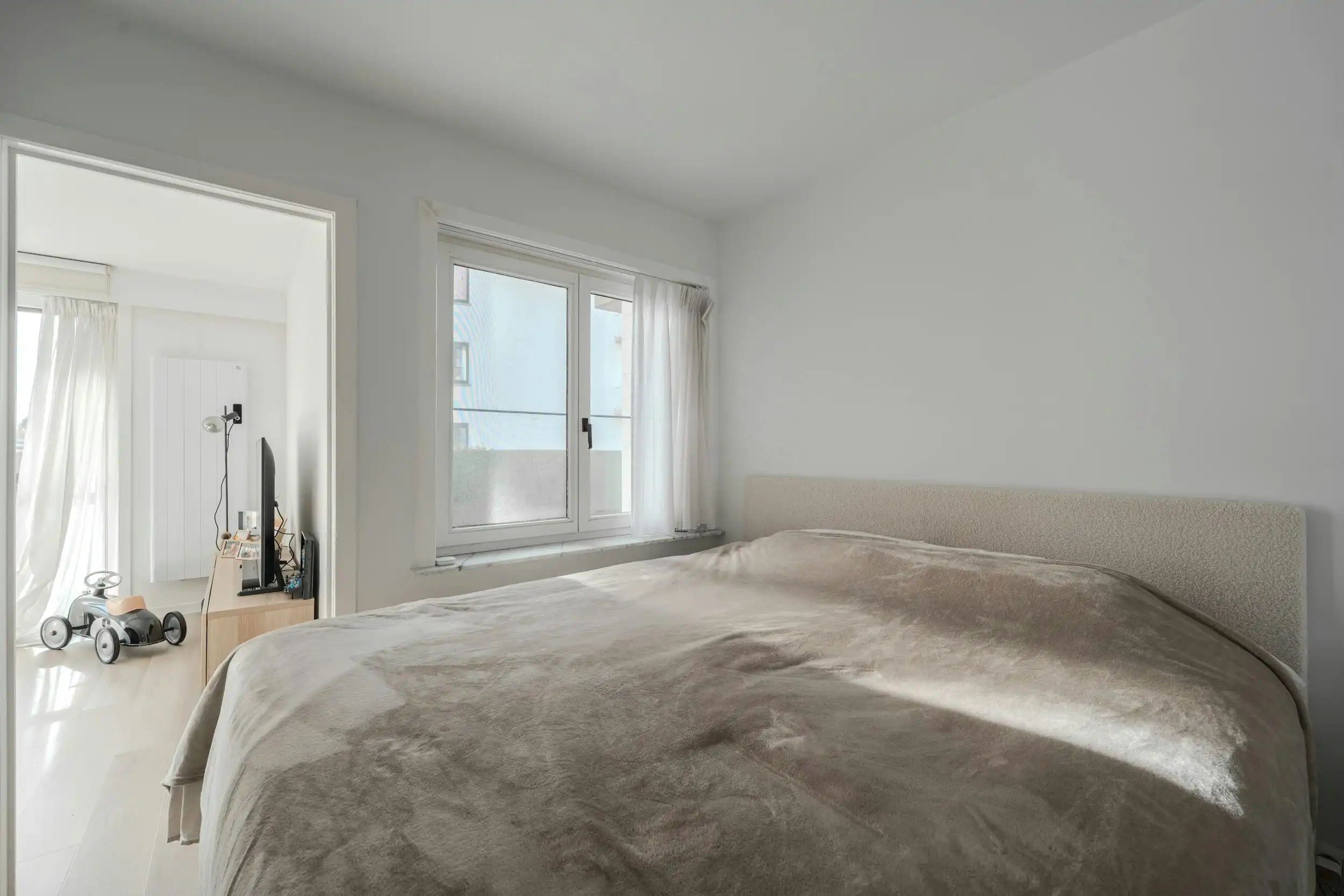Prachtig gerenoveerd appartement te koop op rustig domein! foto 10