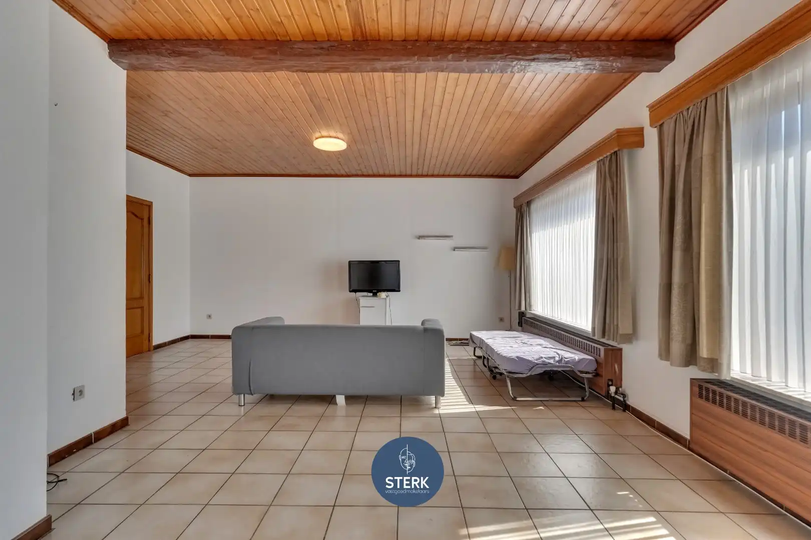 OP TE KNAPPEN GEZINSWONING (206 M²) MET VEEL POTENTIEEL TE LANAKEN !  foto 6